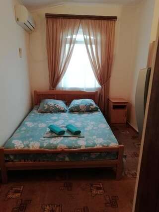 Гостиница Троя Витязево Стандартный двухместный номер с 1 кроватью или 2 отдельными кроватями-1